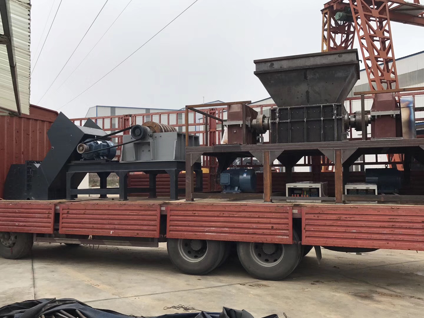 發往寧波金屬撕碎機裝車現場